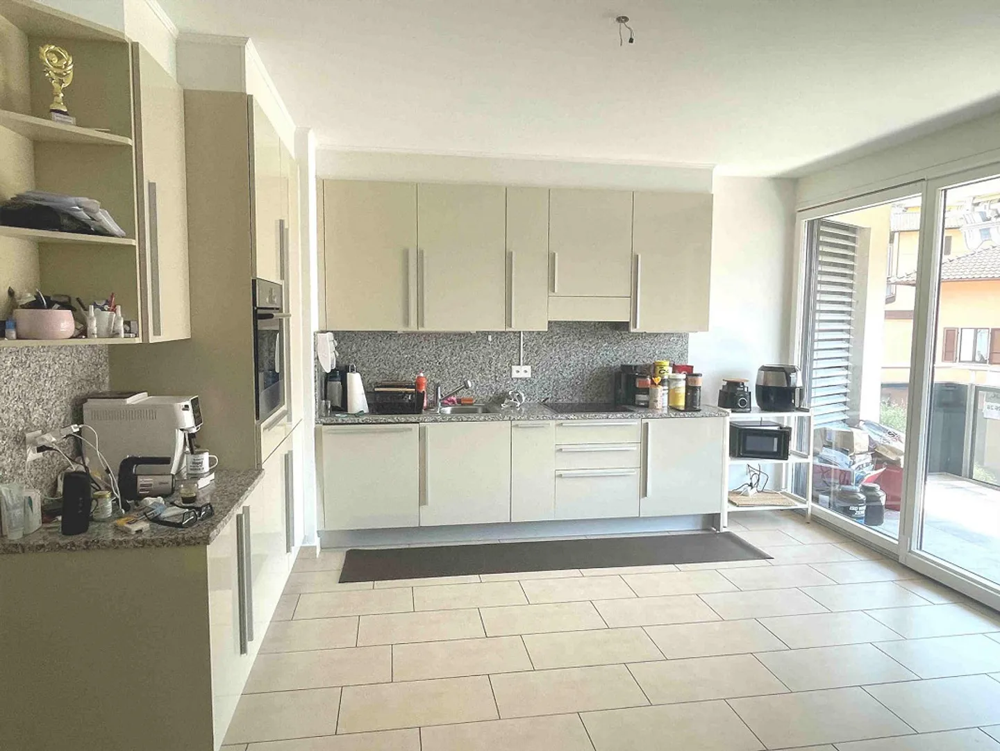 Wohnung mit gut belichteter Terrasse in einer praktischen und gut erschlossenen Gegend - Foto 8 von 13