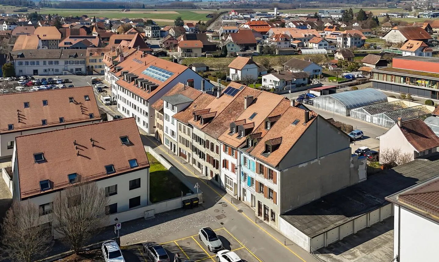 Opportunità rara: 3 appartamenti nel cuore di Payerne! - Foto 2 di 13