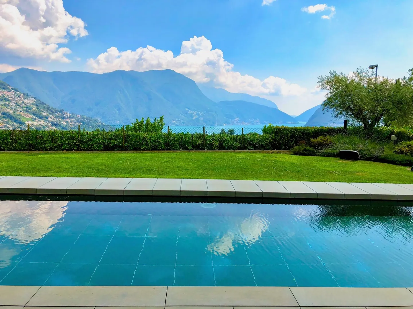 Appartamento di Lusso a Porza con Piscina e Vista sul Lago di Lugano - Foto 2 di 14