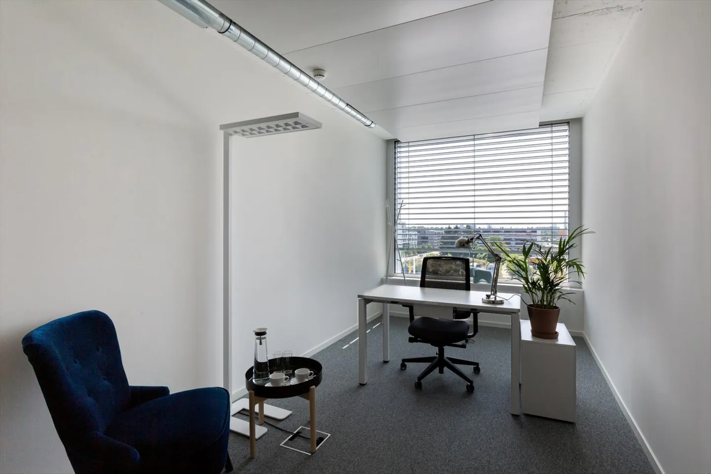 Un ufficio dal design straordinario per 2 persone presso Spaces Main Station - Foto 2 di 11