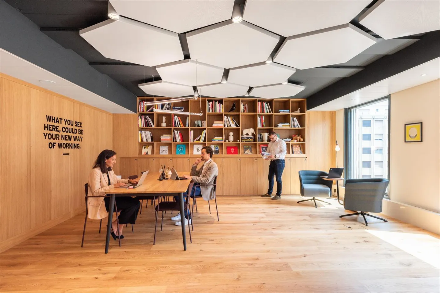 Un ufficio dal design straordinario per 2 persone presso Spaces Main Station - Foto 3 di 11