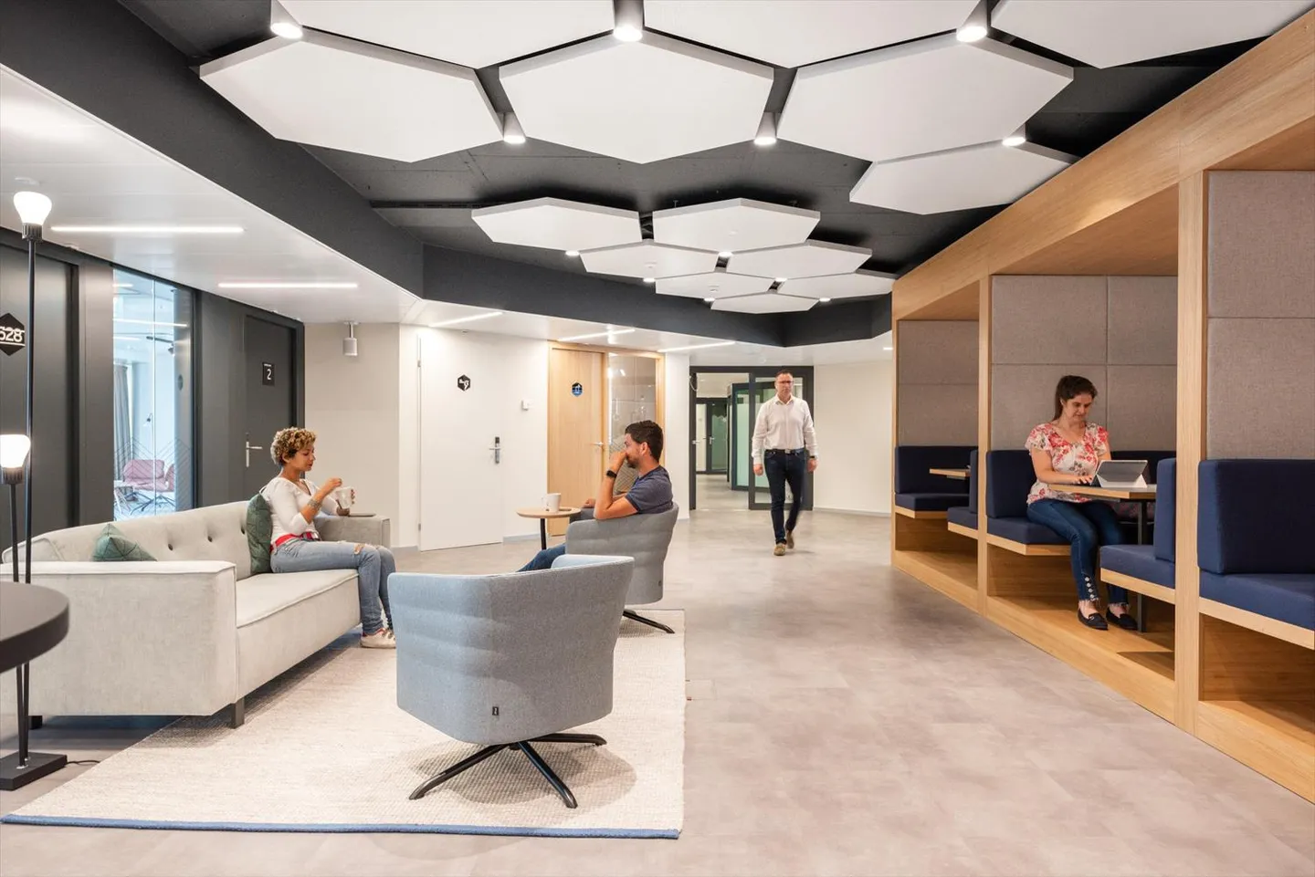 Un ufficio dal design straordinario per 2 persone presso Spaces Main Station - Foto 6 di 11