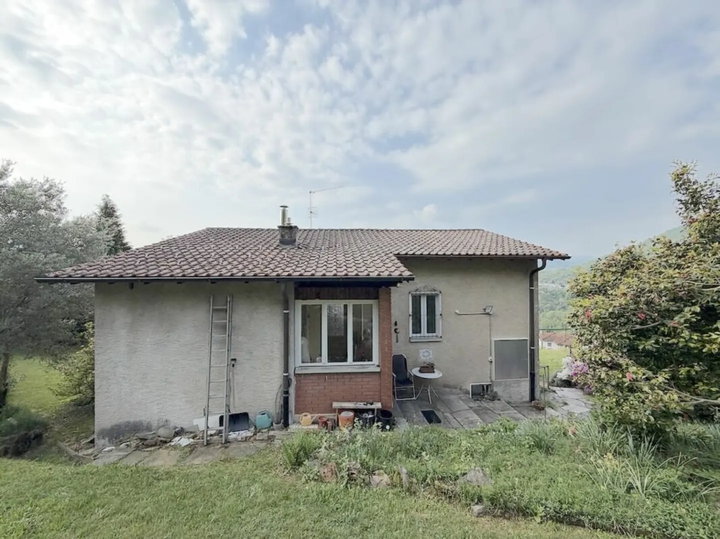 Charming Duplex with Lake View - Photo 4 of 17