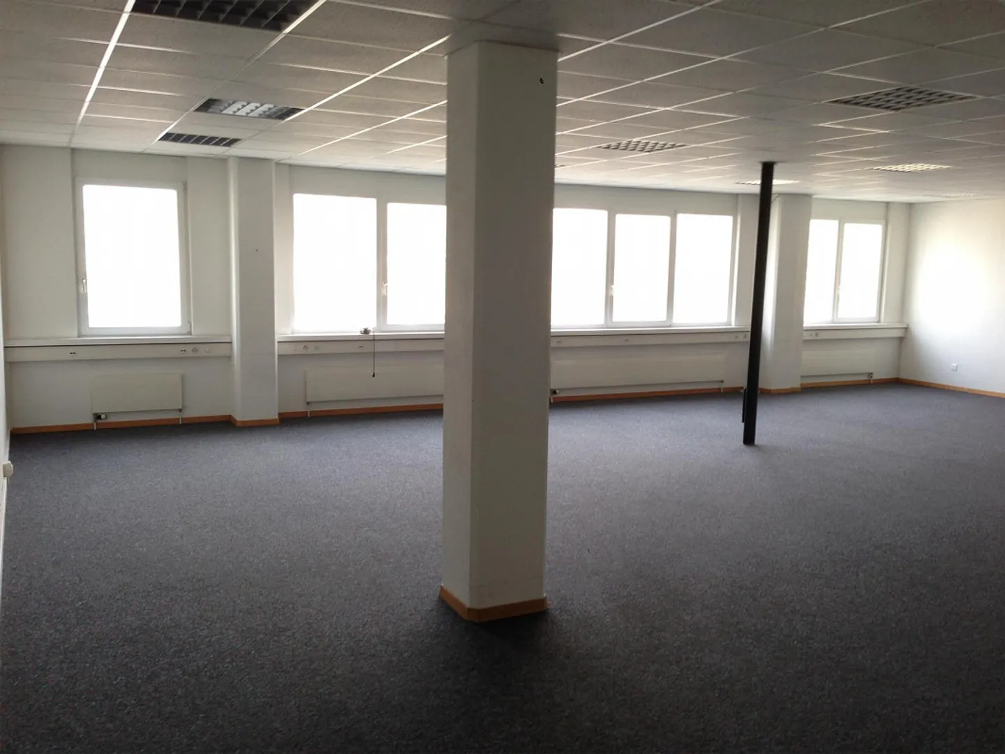 Your workplace with perspective and flexibility - Photo 3 of 5