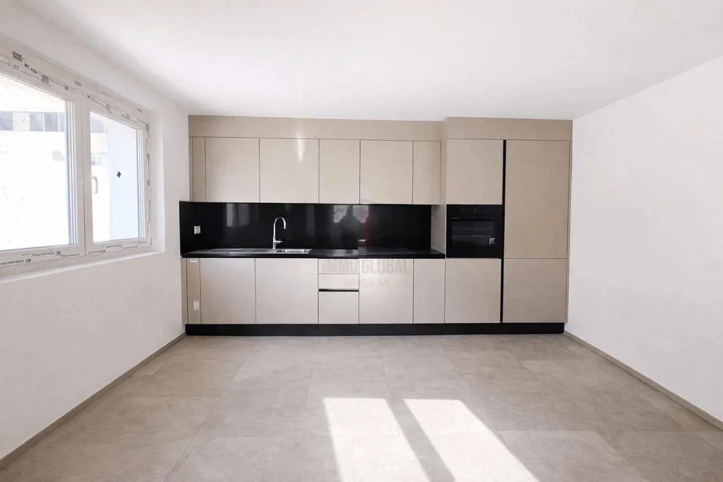 LIVING AND INVESTING: TWO-FAMILY HOUSE WITH TWO INDEPENDENT UNITS - Photo 2 of 13