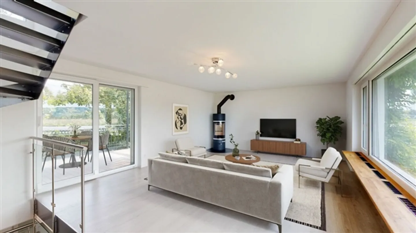 Renovated 5.5 Room Single-Family House with Private Forest! A True Gem for Connoisseurs and Nature Lovers - Photo 3 of 13