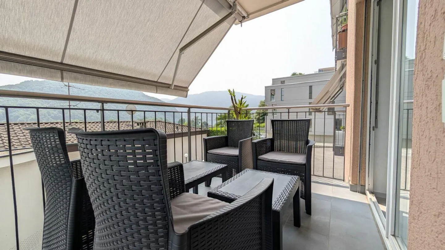 Furnished apartment with partial lake view - Photo 10 of 11