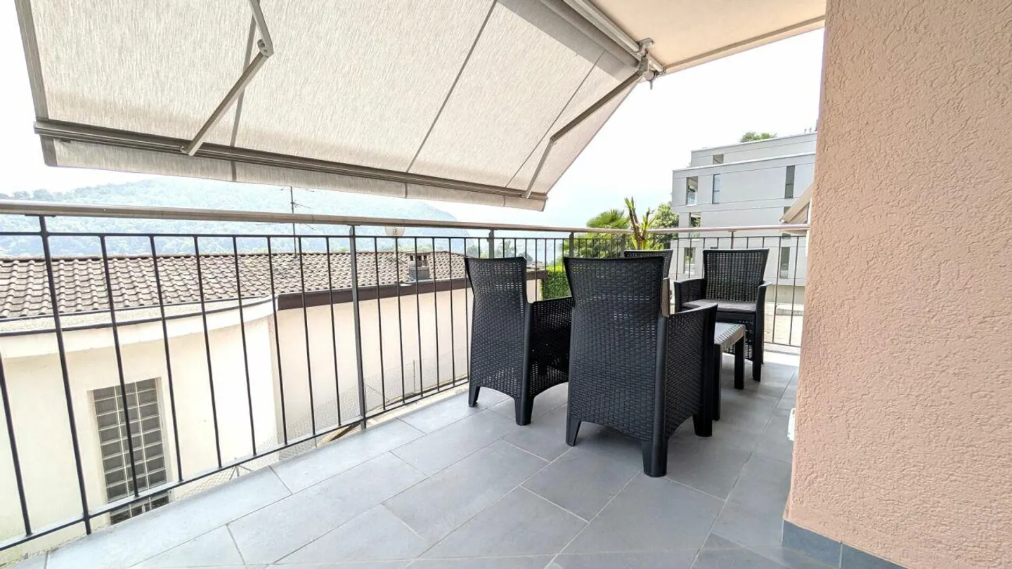 Furnished apartment with partial lake view - Photo 11 of 11