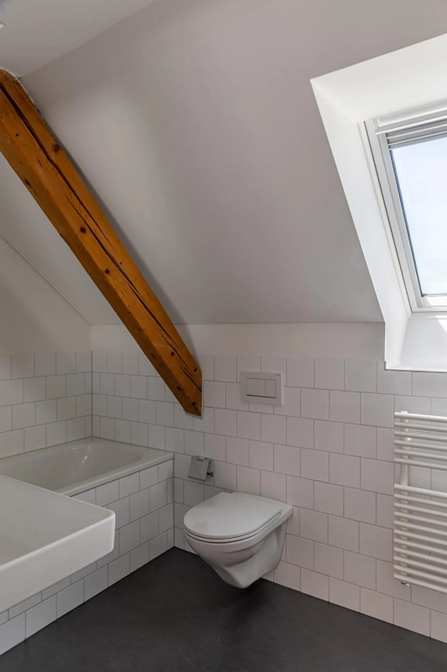 Appartamento attico 3,5 locali con terrazza 2022 completamente ristrutturato - Foto 2 di 12