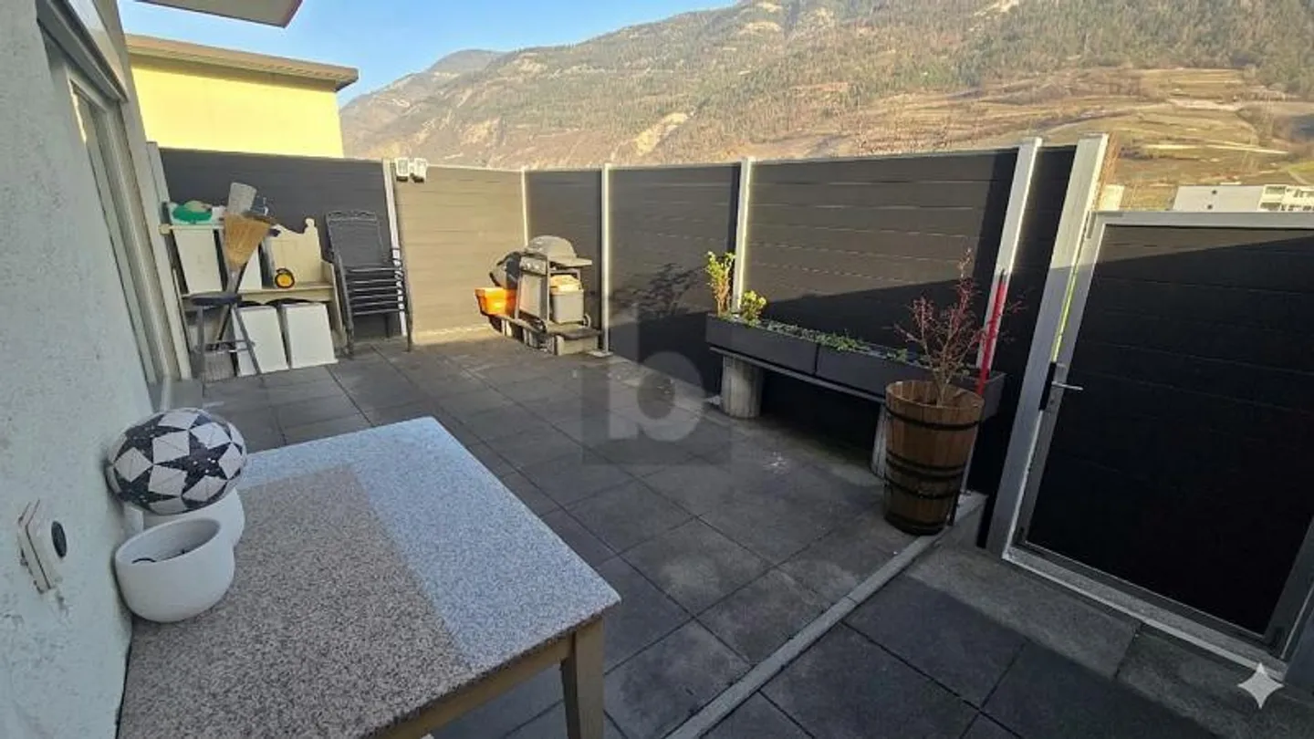 Appartement ensoleillé avec terrasse - Photo 1 sur 5