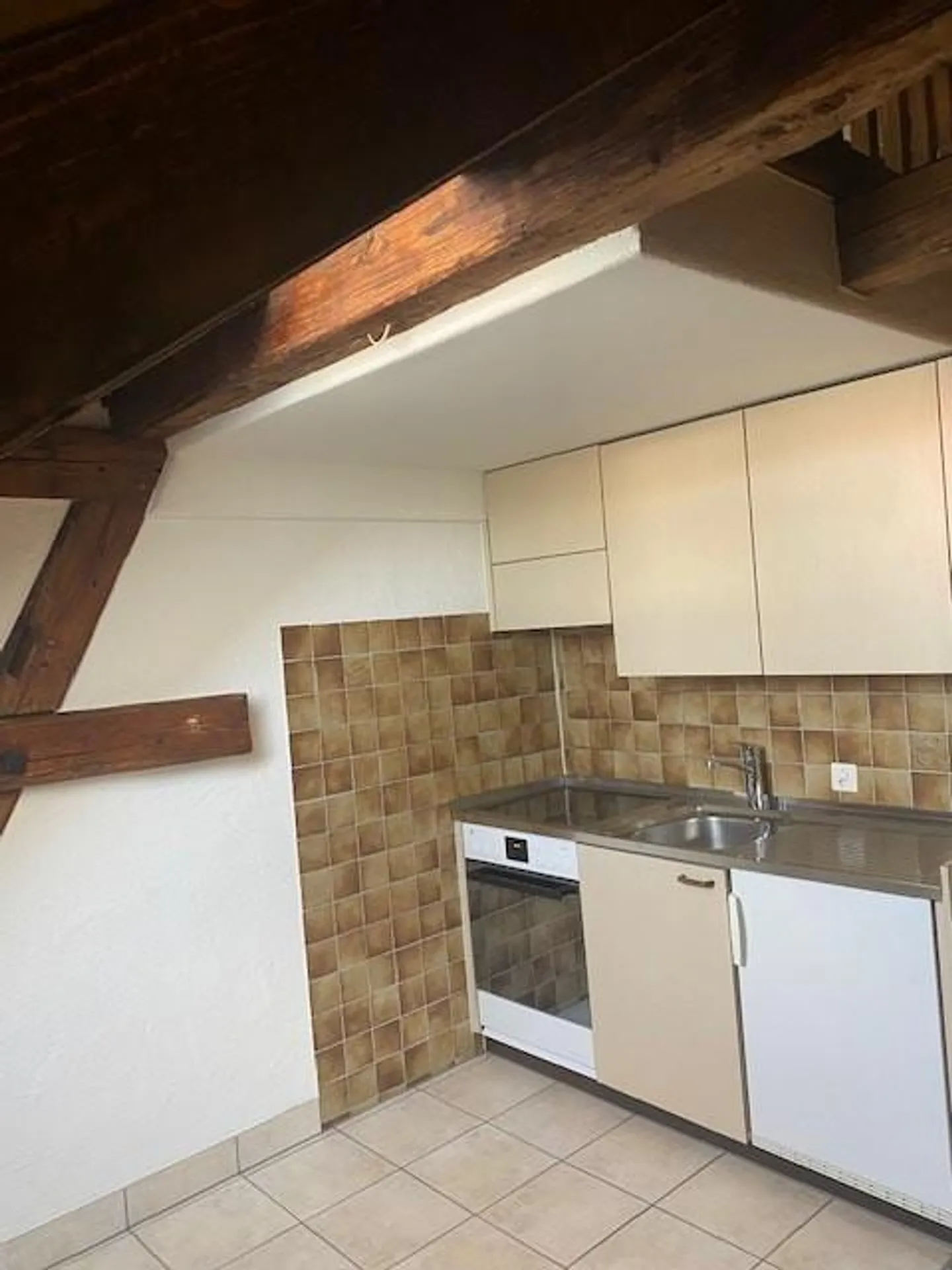 Incantevole appartamento mansardato in città! - Foto 2 di 9
