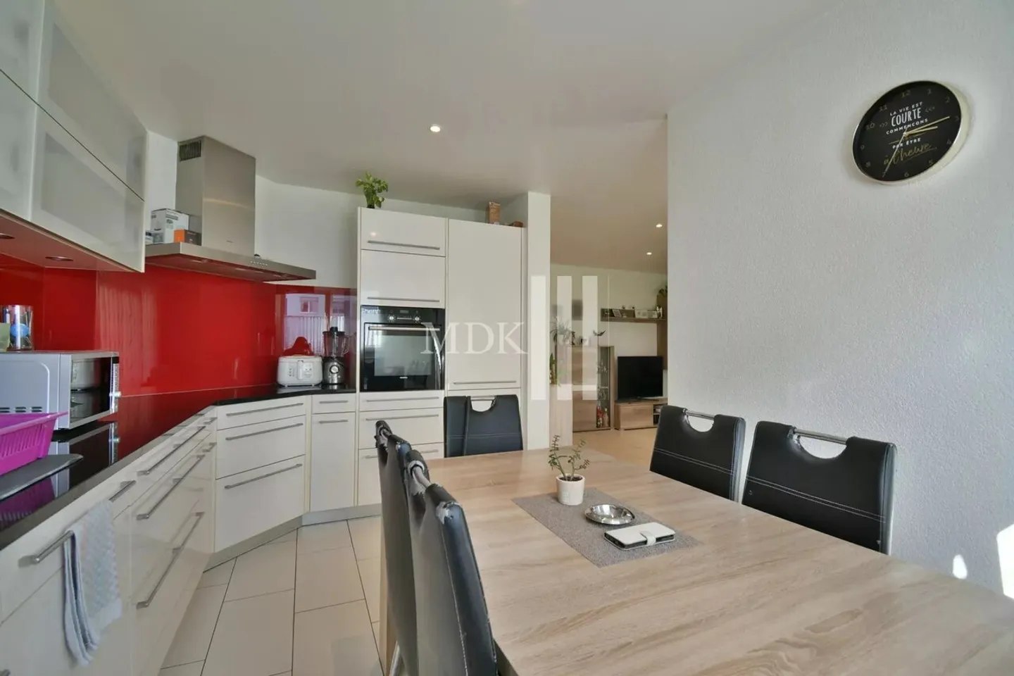 Charming Ground Floor Apartment - Photo 2 of 12