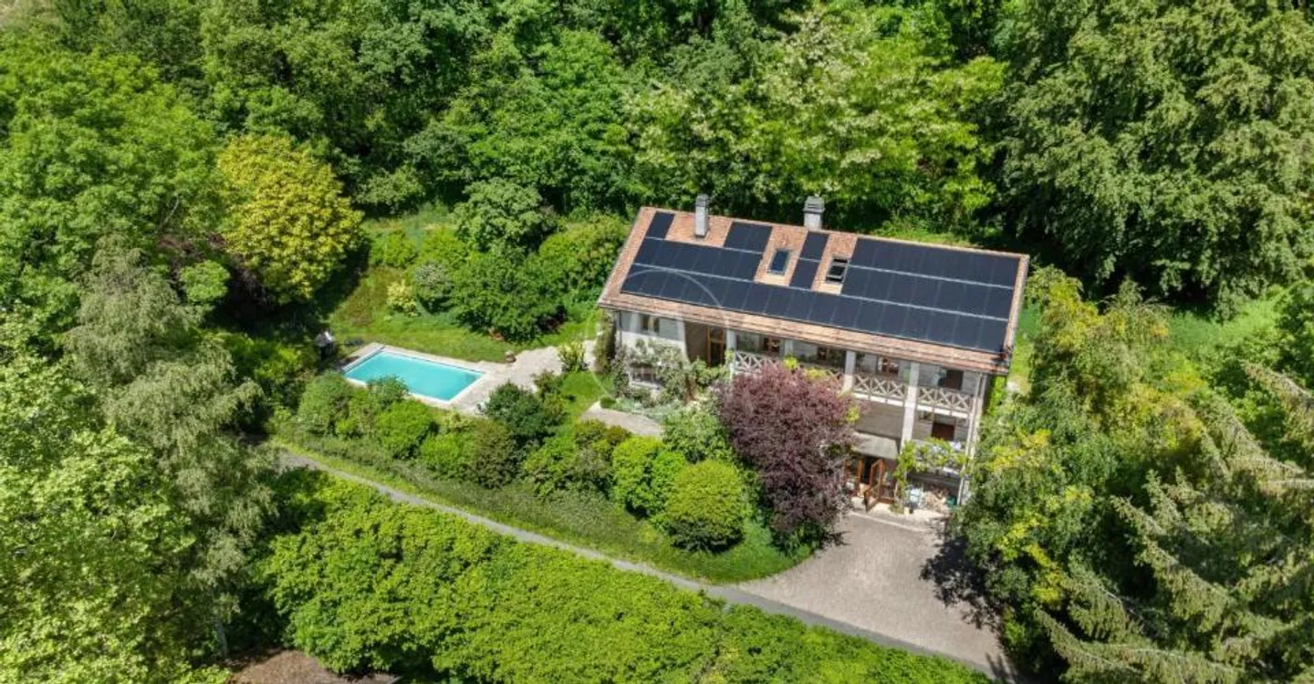 Beautiful family home with pool near Rolle - Photo 1 of 11