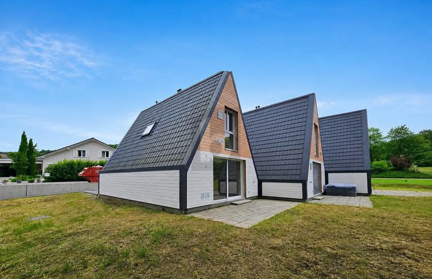 Stepped house for sale - Photo 1 of 6