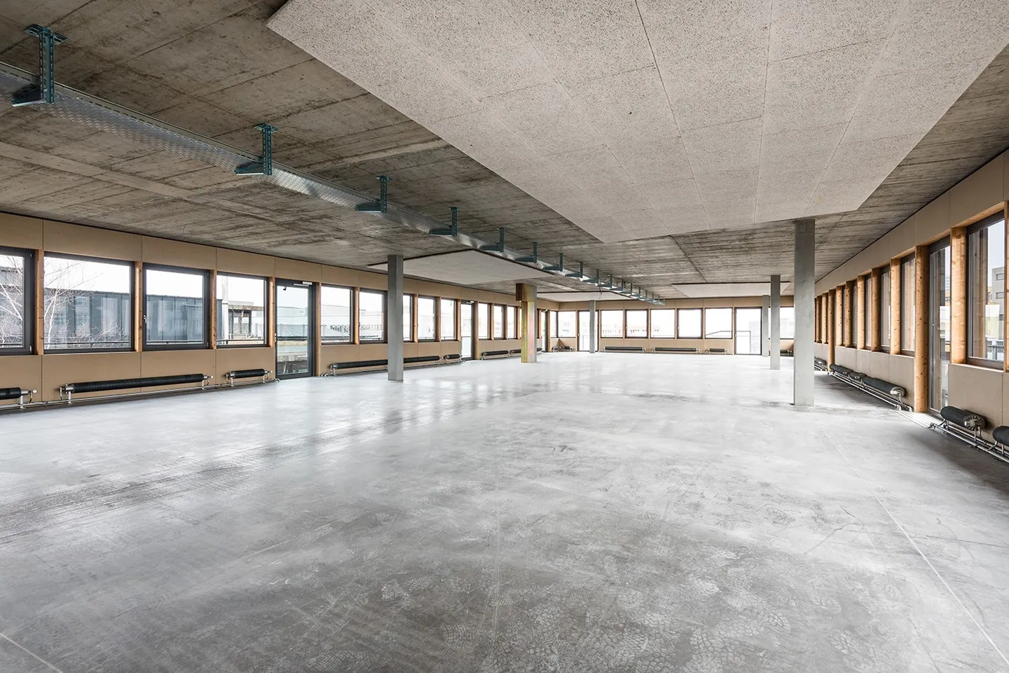 Proximity to Highway and Oerlikon Train Station: 523 m2 Office Space in the NOERD Commercial Building - Photo 3 of 4