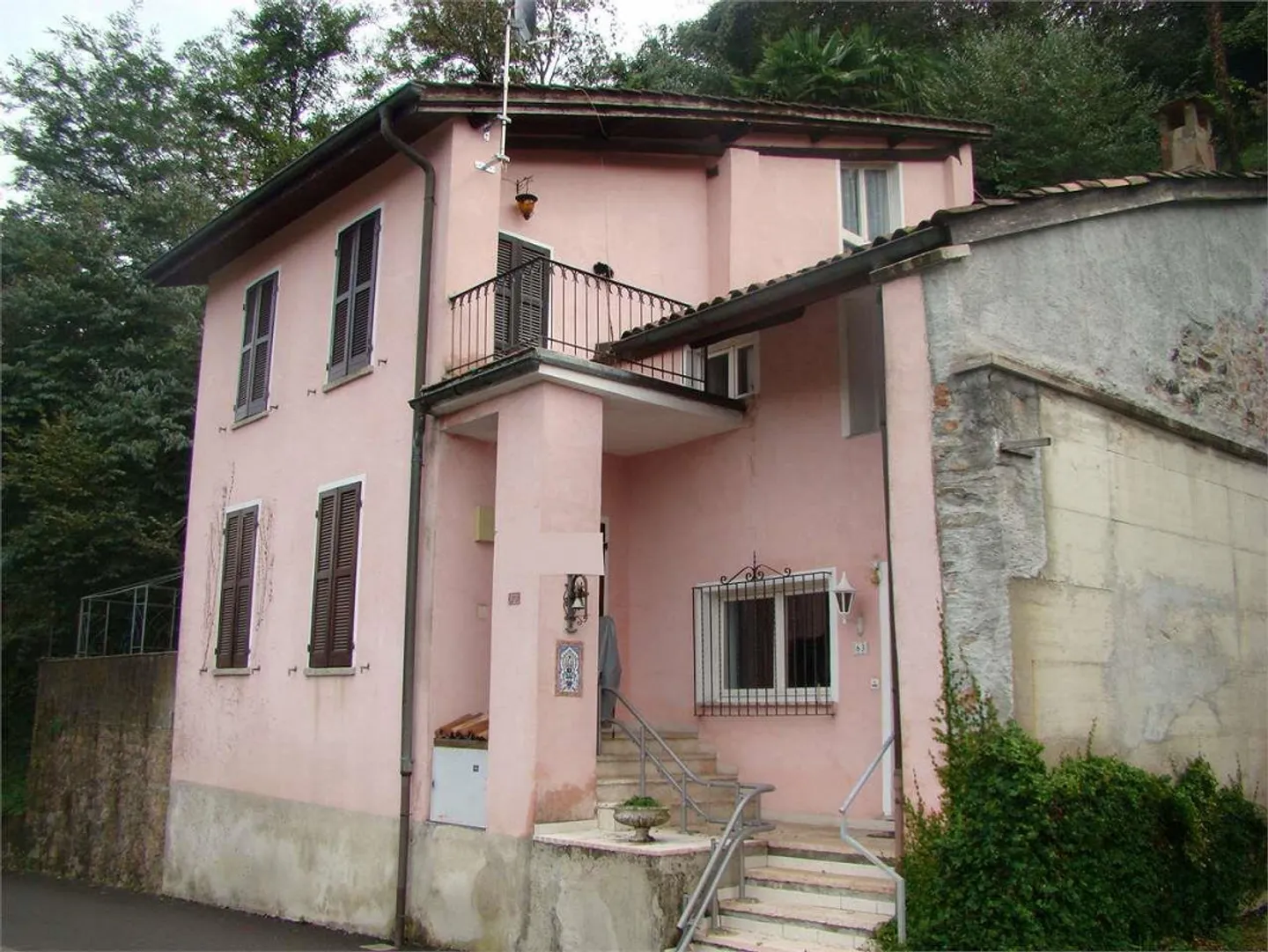 Figino, characteristic house with garden, grotto and lake view - Photo 1 of 13