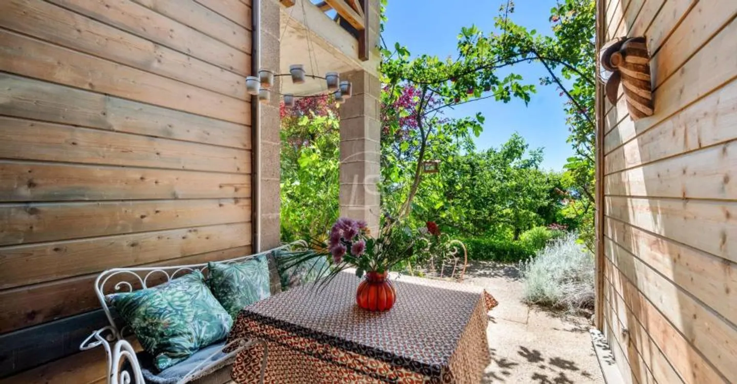 Beautiful family home with pool near Rolle - Photo 3 of 11