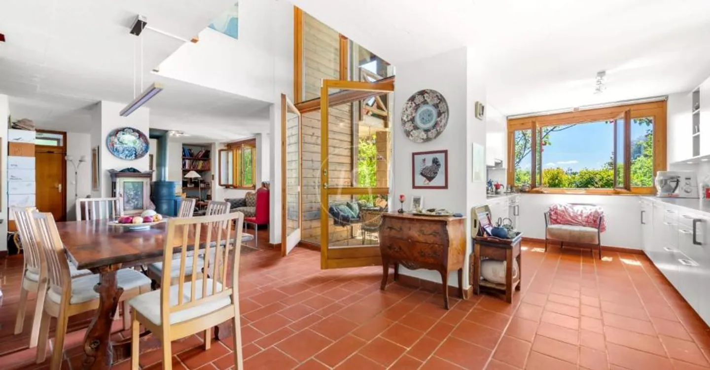 Beautiful family home with pool near Rolle - Photo 4 of 11