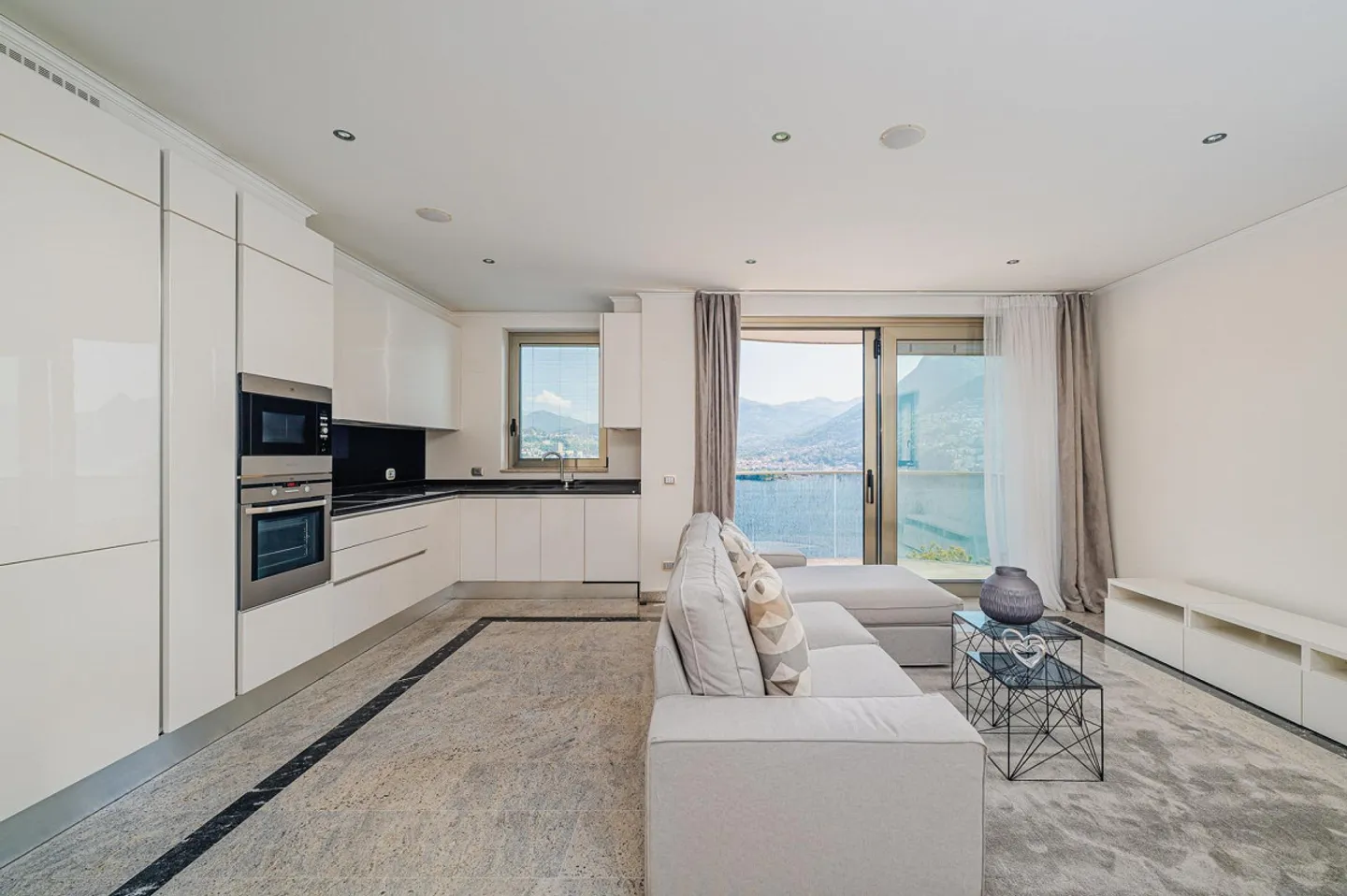 Appartamento Stupendo con Vista Lago - Foto 2 di 9