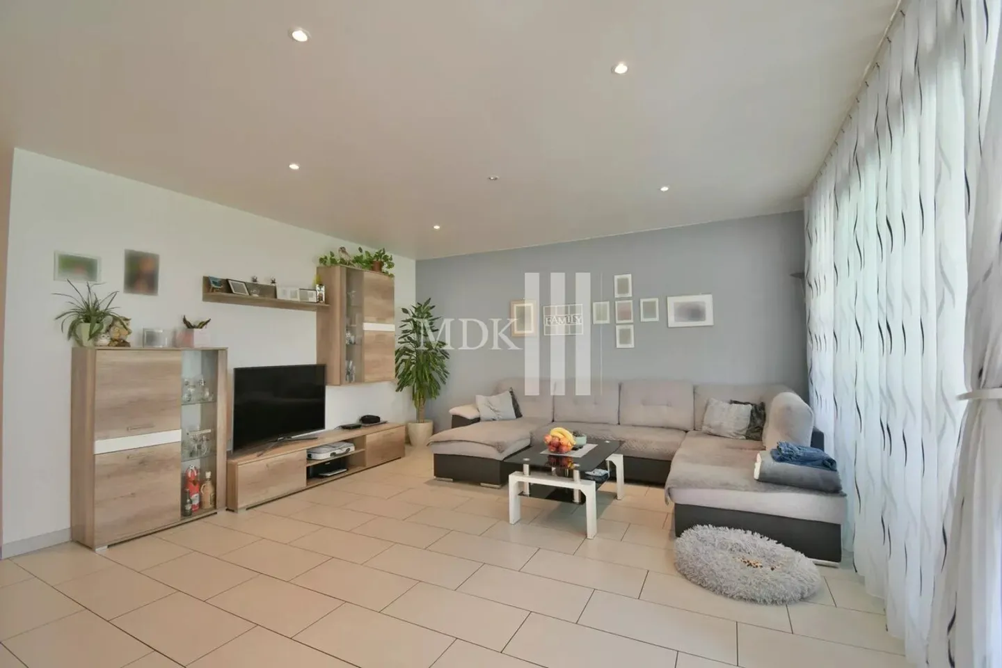 Charming Ground Floor Apartment - Photo 7 of 12