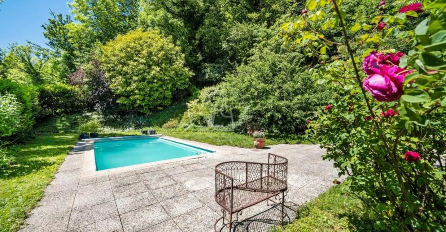 Beautiful family home with pool near Rolle - Photo 6 of 11
