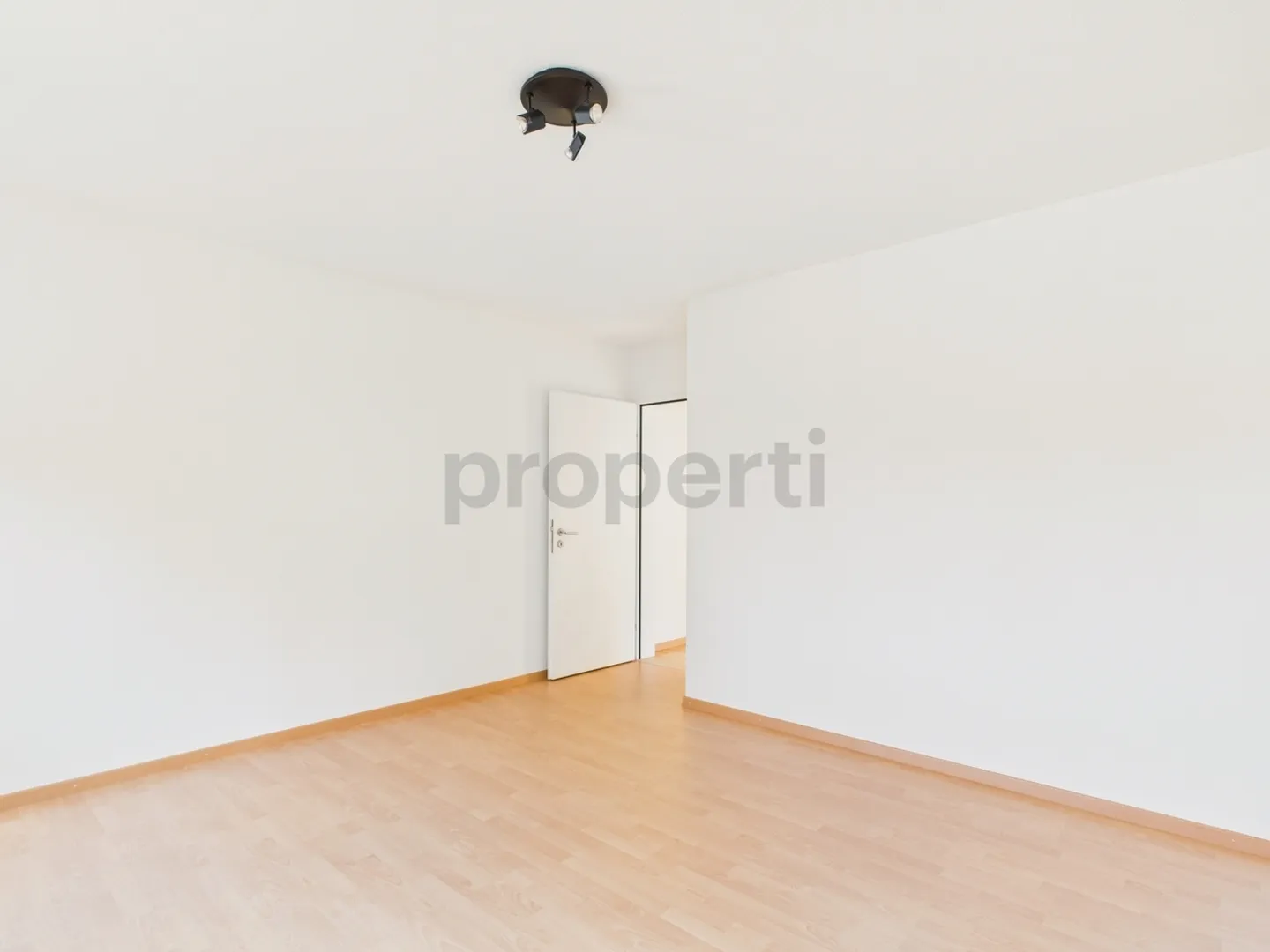 Bright 4.5-room apartment with balcony in Kollbrunn - Photo 5 of 10