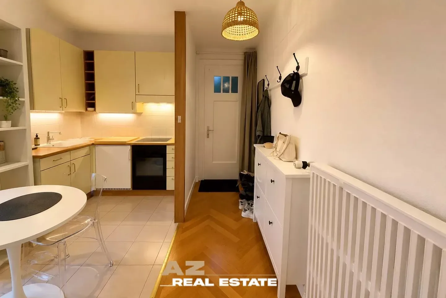 Charming Studio with Lake View - Photo 8 of 13