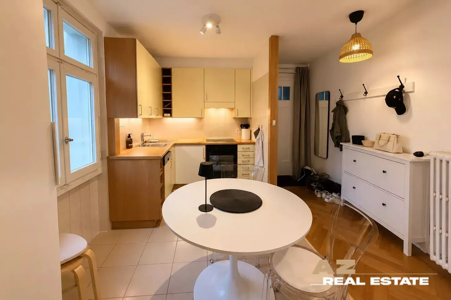 Charming Studio with Lake View - Photo 9 of 13