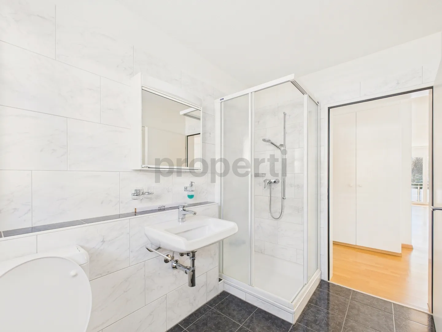 Bright 4.5-room apartment with balcony in Kollbrunn - Photo 7 of 10