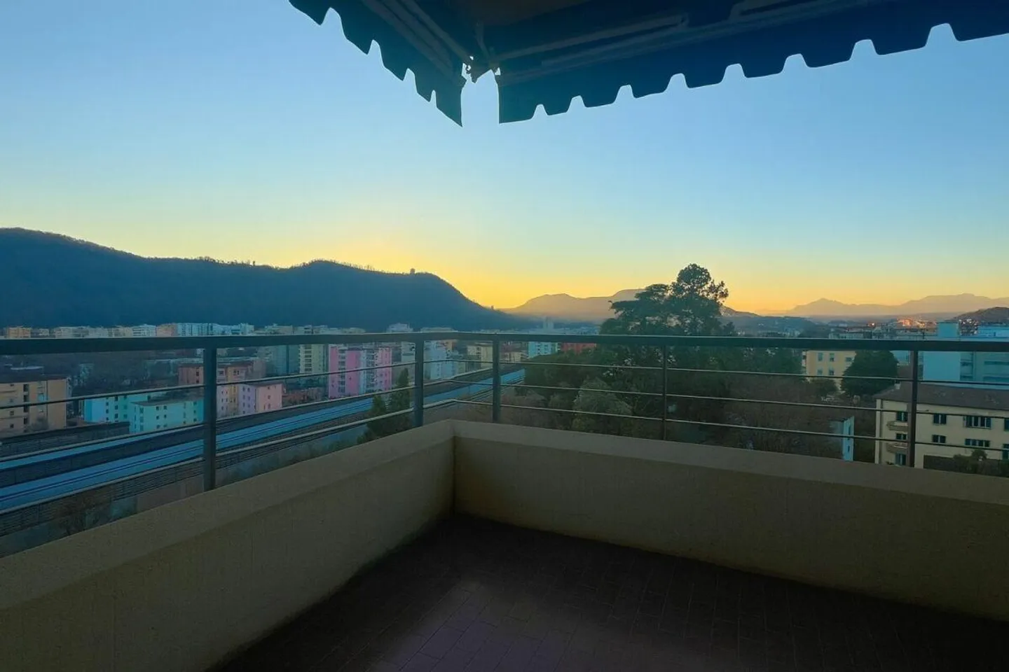 Penthouse apartment with balcony - Photo 5 of 14