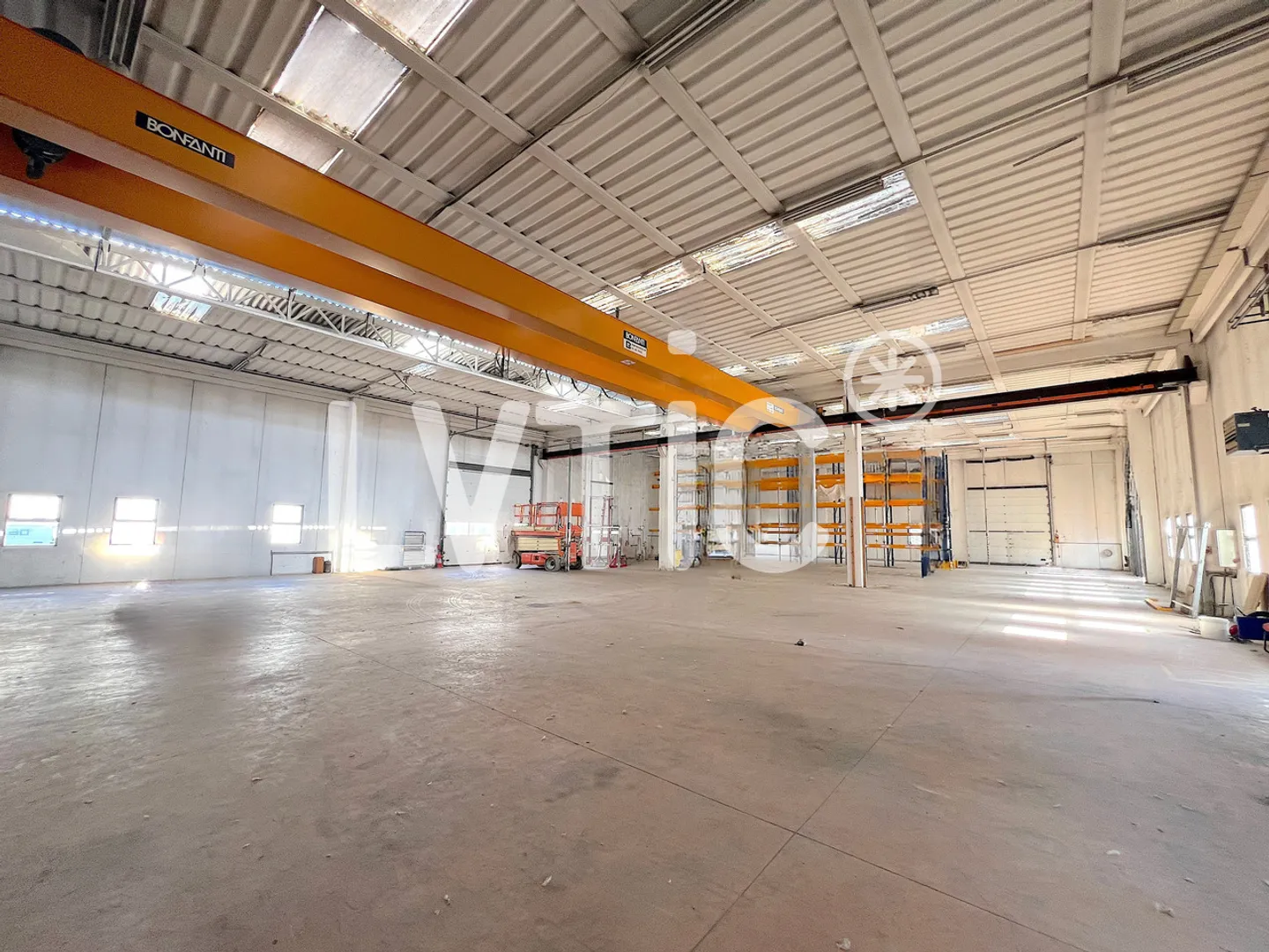 Hall industriel, showroom, bureaux de 2000 m2 à louer à Martigny - Photo 4 sur 12