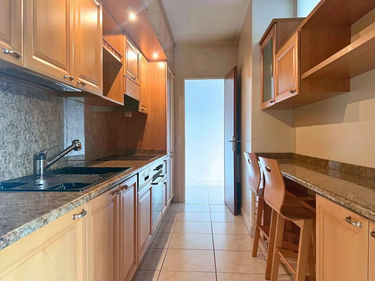 Penthouse apartment with balcony - Photo 7 of 14