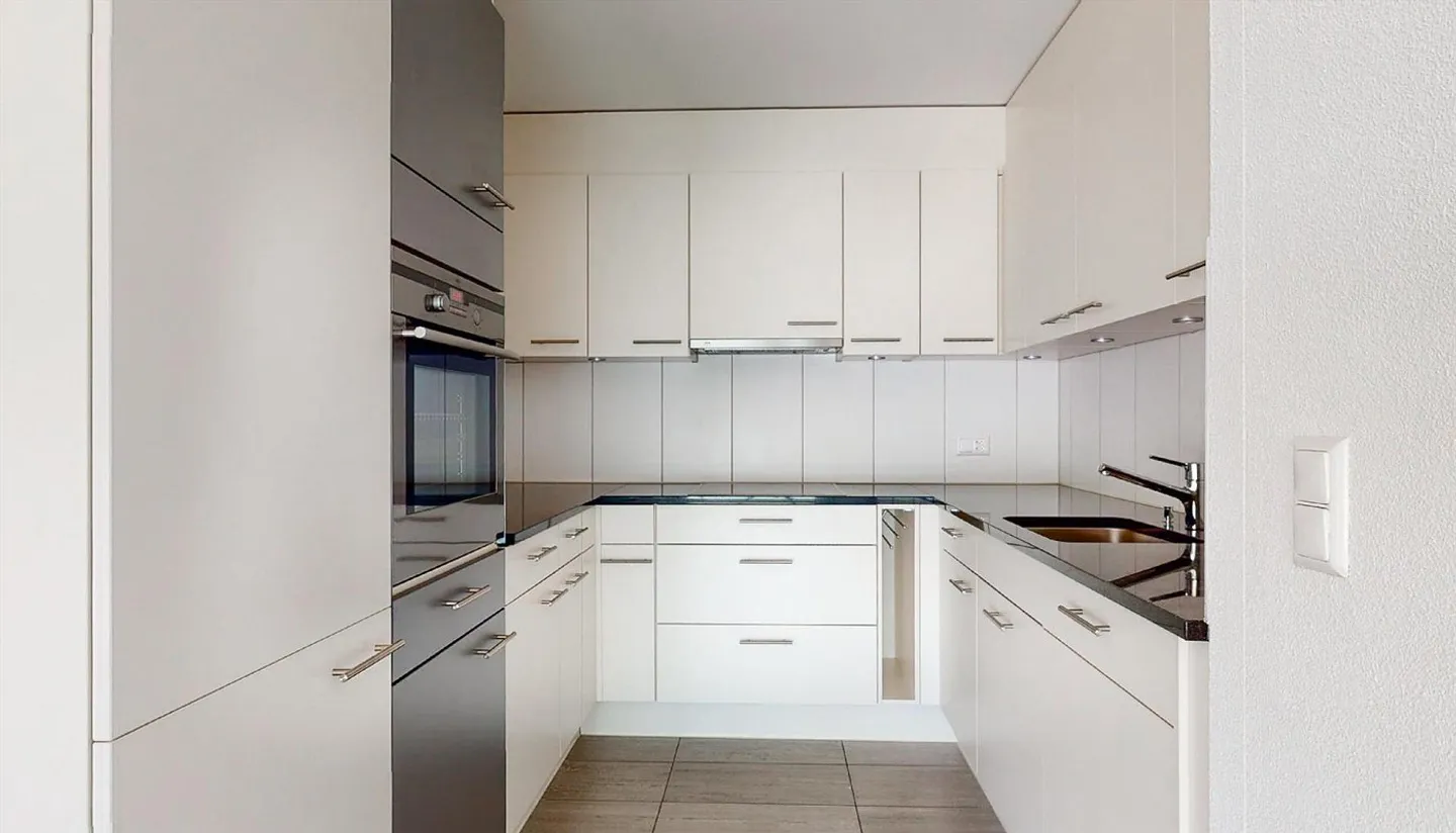 MODERN apartment in a QUIET location - Photo 2 of 7