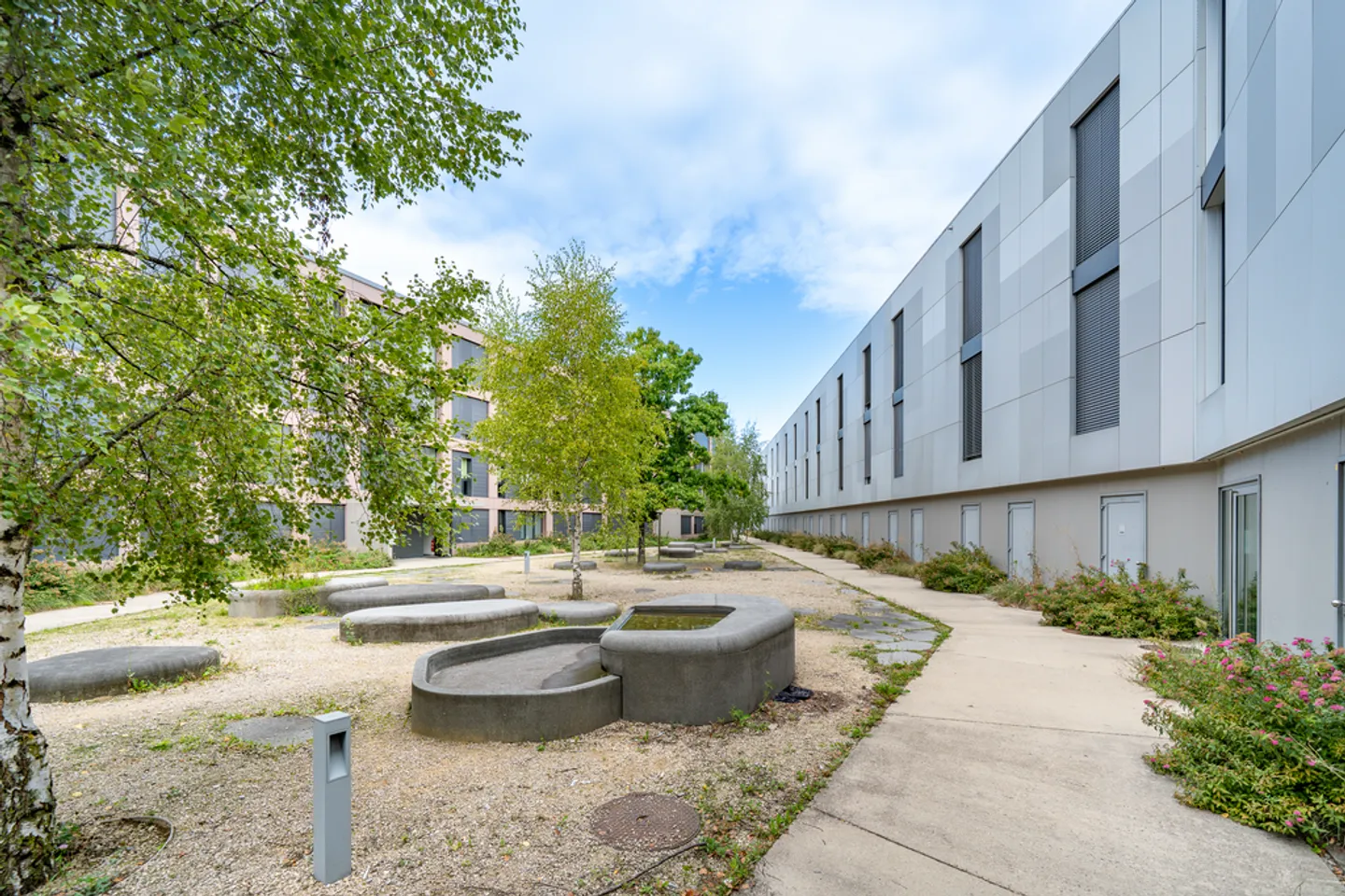 Covered parking spaces in Mont-sur-Lausanne - Photo 1 of 1