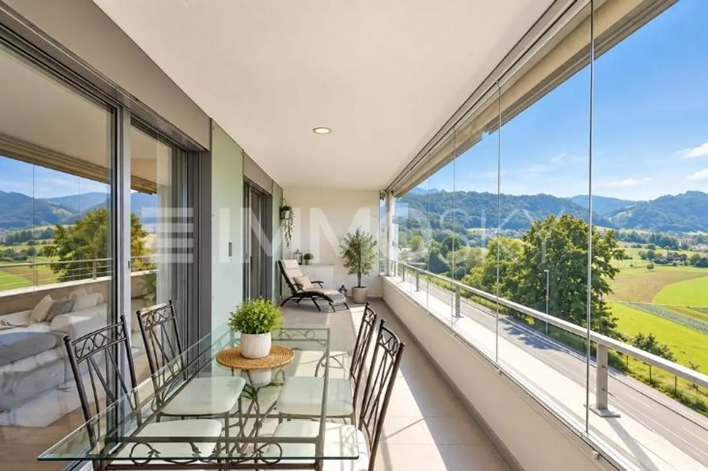 Helles Apartment mit Balkonblick - Foto 6 von 7