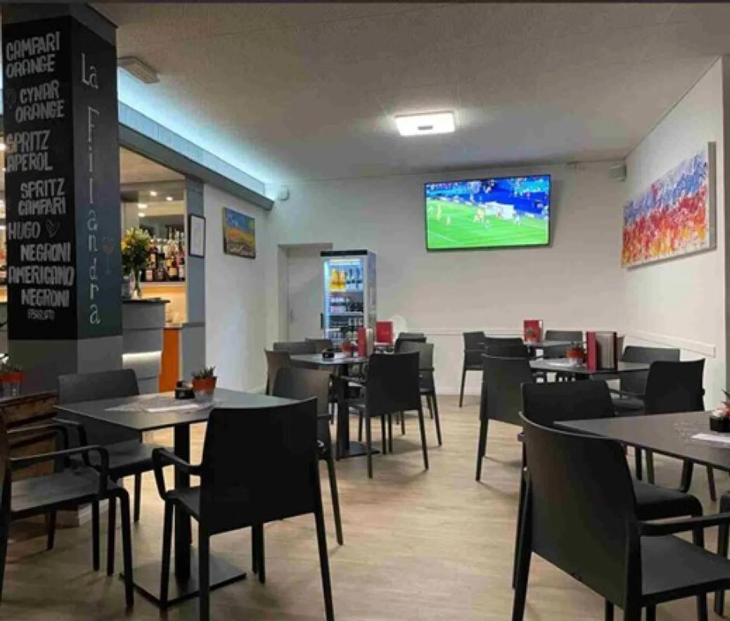 Bar à en-cas moderne dans le centre de Brissago avec terrasse couverte à louer - Photo 4 sur 4