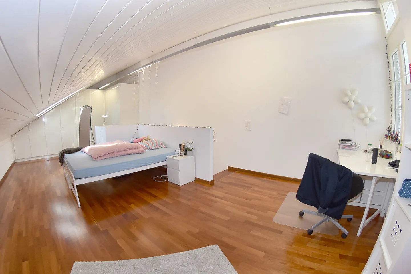 Modern Luxury Apartment with Balcony - Photo 12 of 12
