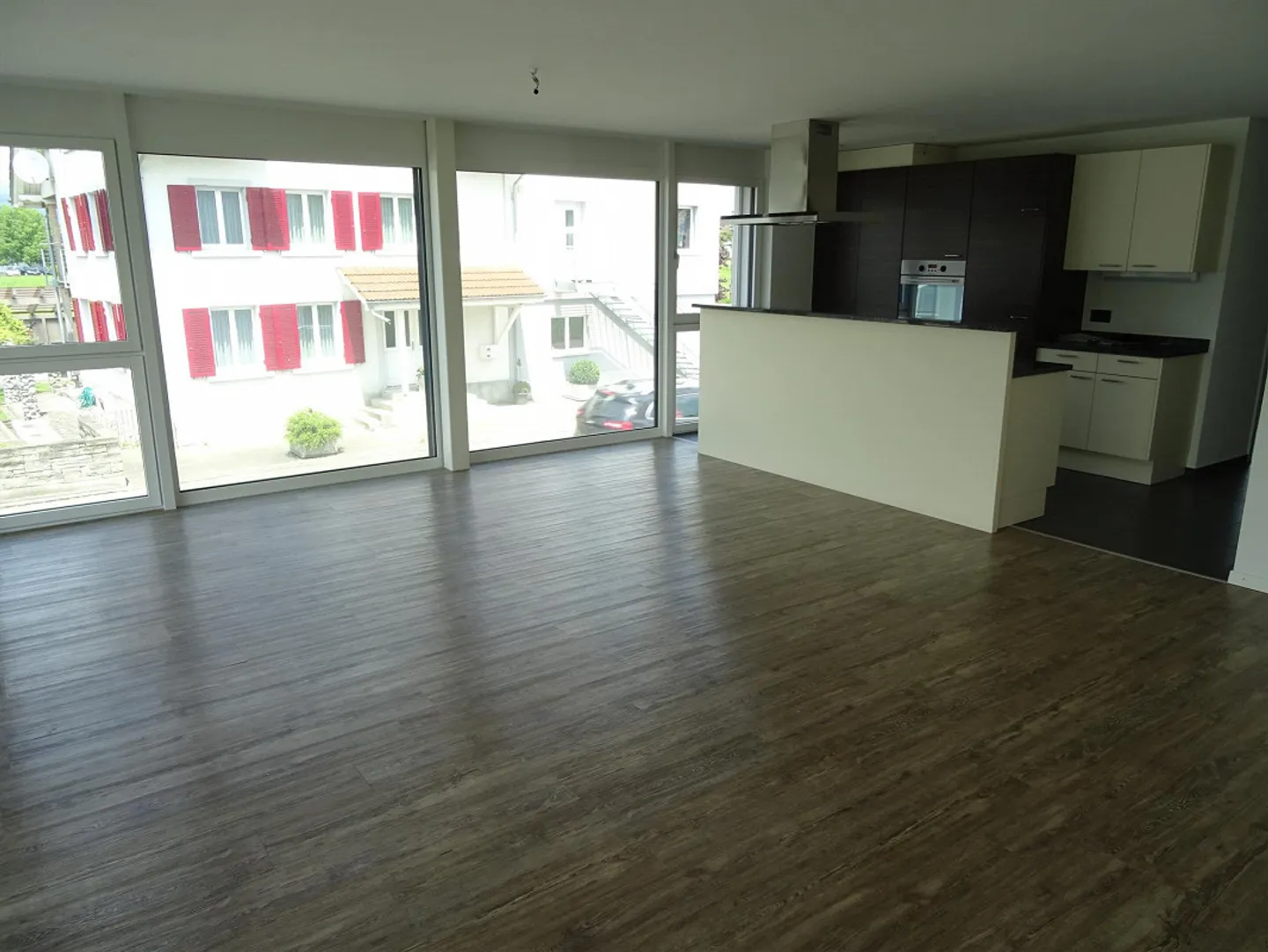 Modern apartment with garden seating area - Photo 7 of 10