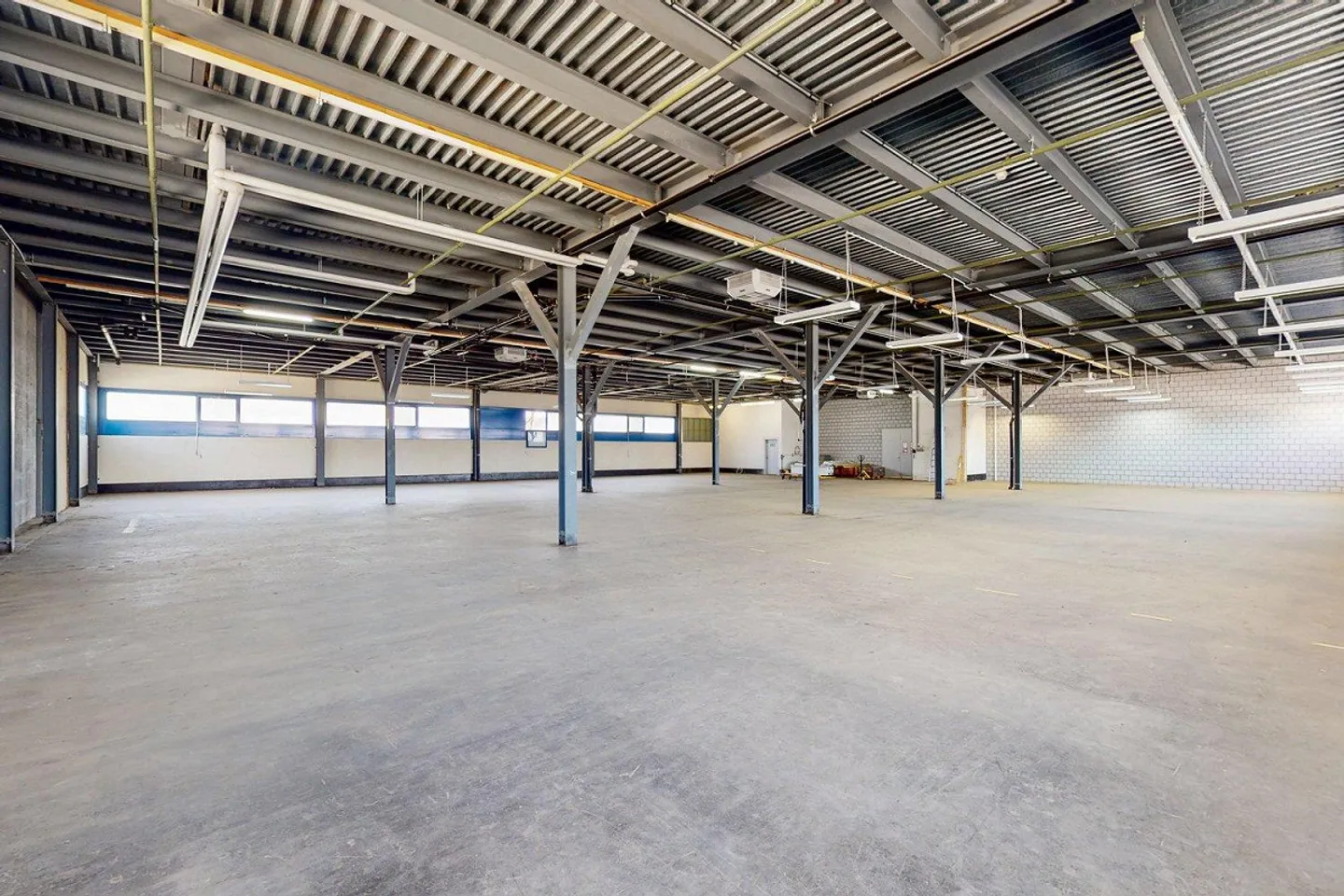 Your new warehouse with highway access? - Photo 4 of 7