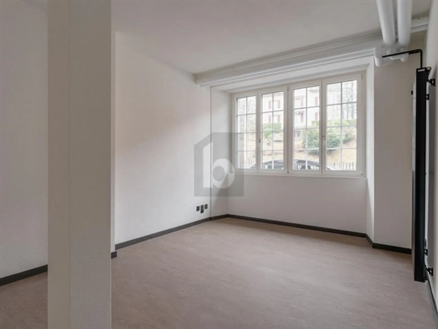 BUREAU/PRATIQUE SMART SPACE EN EMPLACEMENT DE CHOIX - Photo 1 sur 6