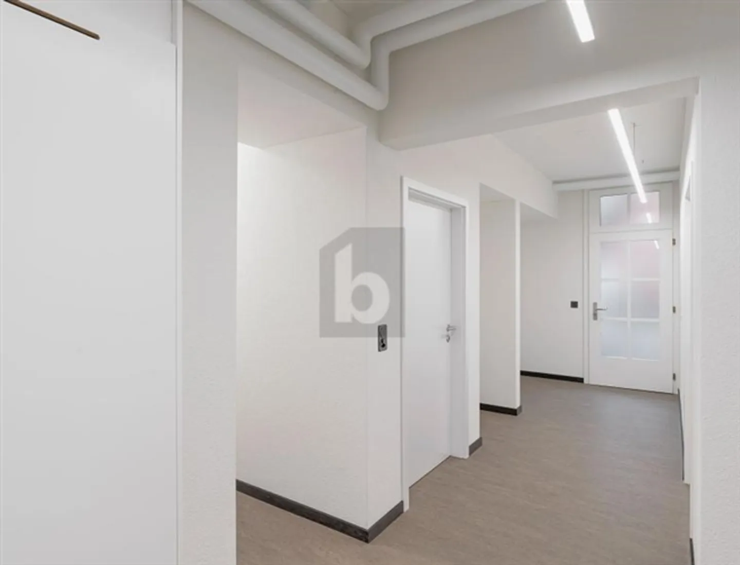 BUREAU/PRATIQUE SMART SPACE EN EMPLACEMENT DE CHOIX - Photo 2 sur 6