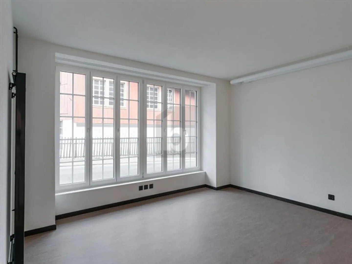 BUREAU/PRATIQUE SMART SPACE EN EMPLACEMENT DE CHOIX - Photo 4 sur 6