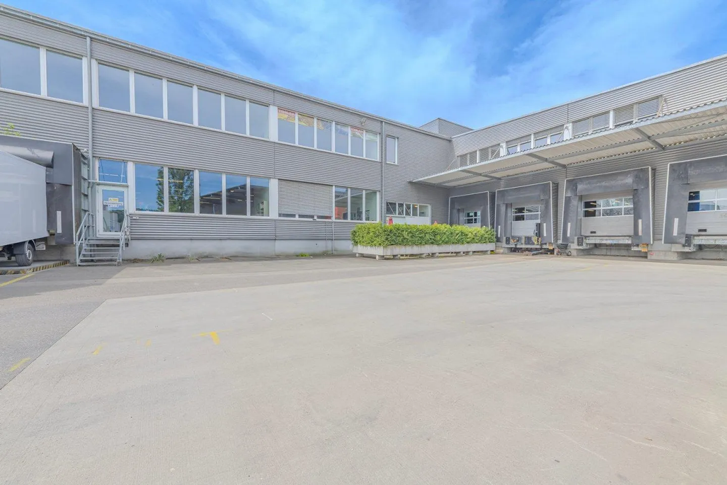 A Stone's Throw from the Highway - 414 m² Office Space - Photo 5 of 13