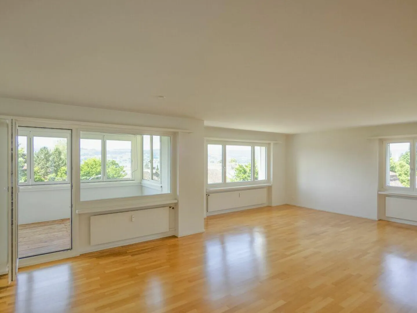 Charmante Wohnung mit Seesicht - Foto 2 von 13