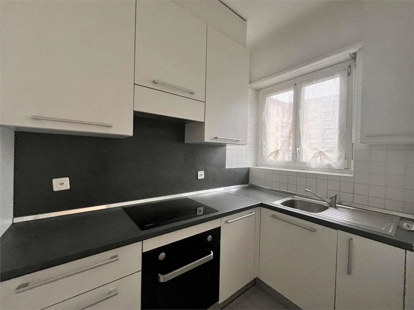 Chiasso, buon appartamento di 4,5 locali con grande balcone - Foto 2 di 8