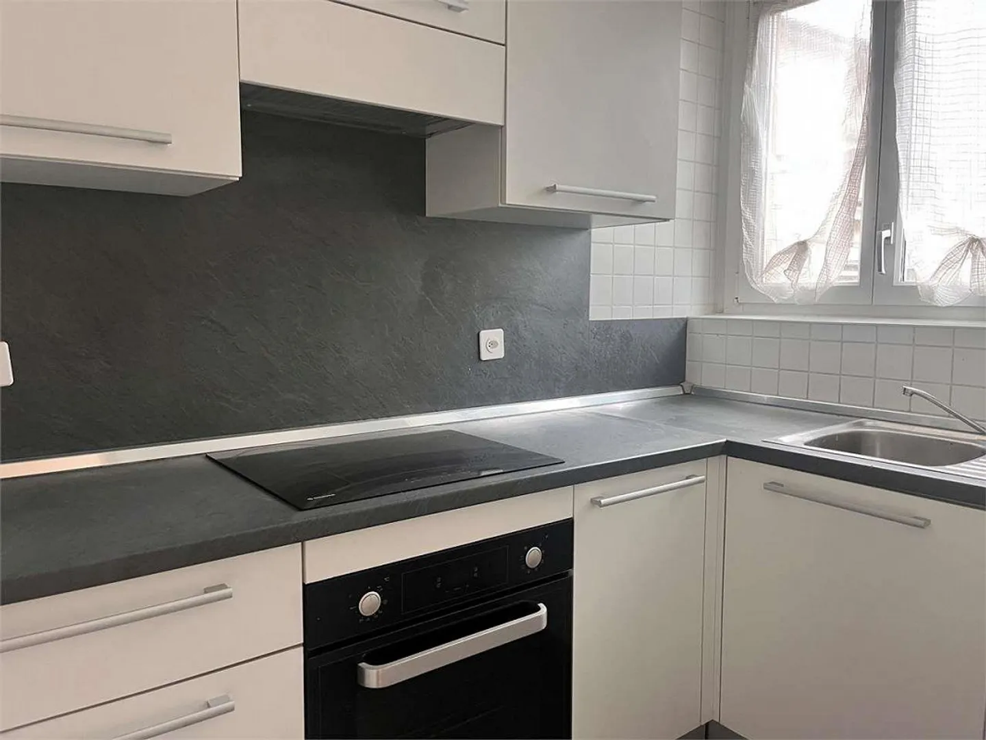 Chiasso, buon appartamento di 4,5 locali con grande balcone - Foto 3 di 8