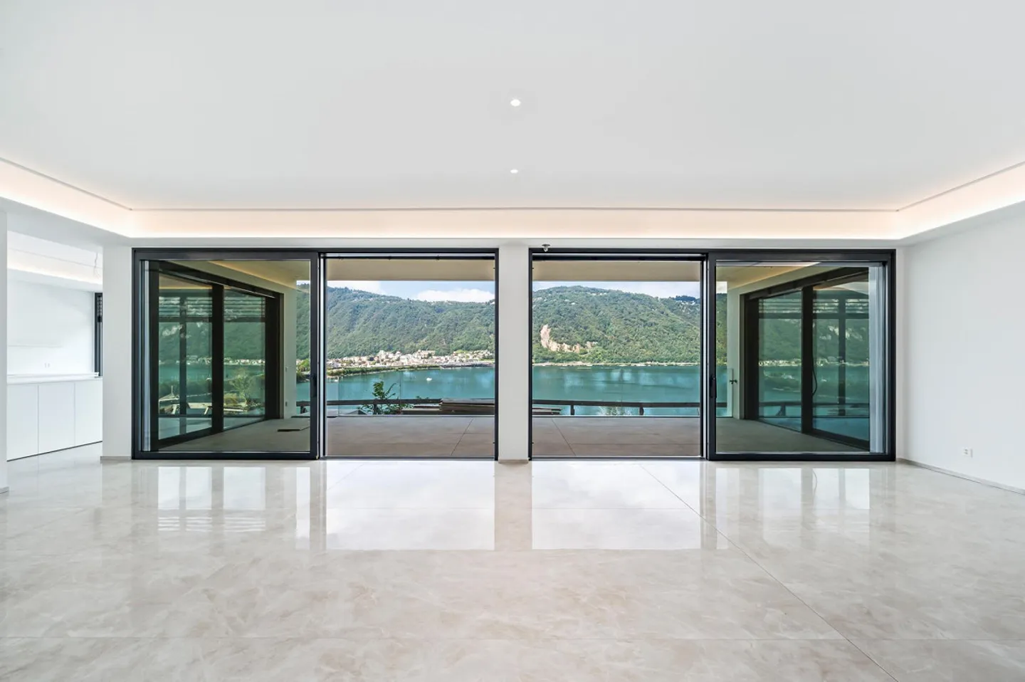 Appartamento di Lusso con Vista Lago - Foto 1 di 11