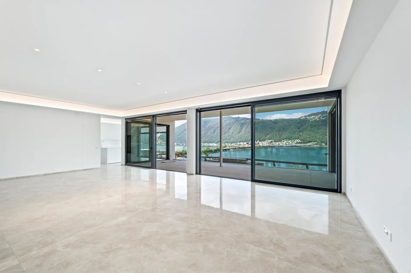 Appartamento di Lusso con Vista Lago - Foto 3 di 11