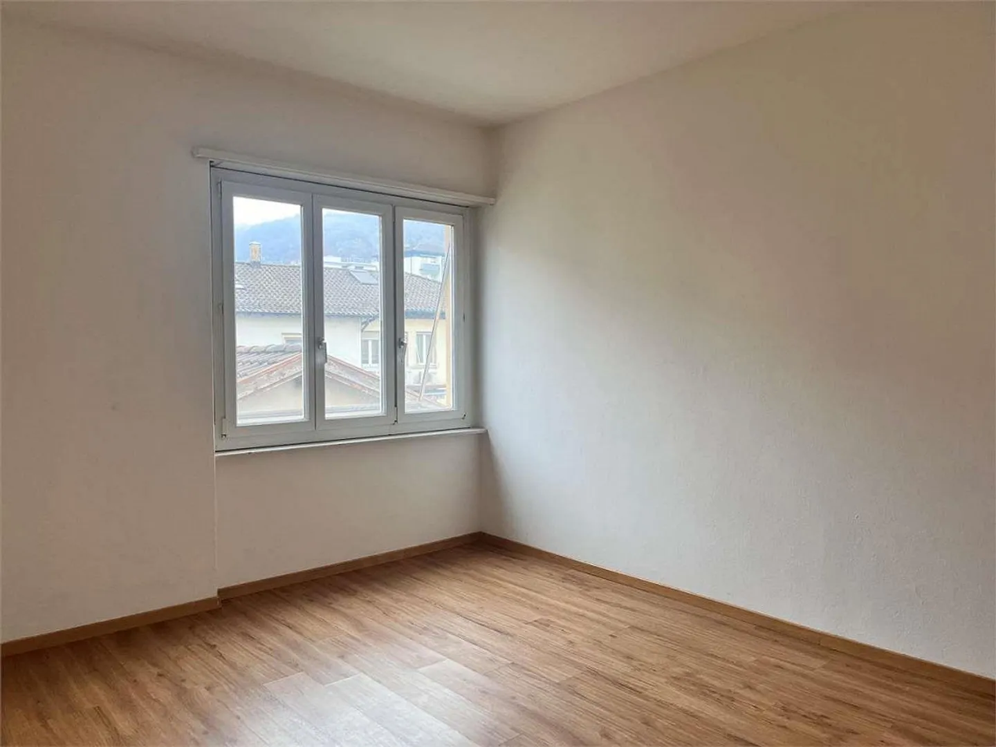 Chiasso, buon appartamento di 4,5 locali con grande balcone - Foto 7 di 8