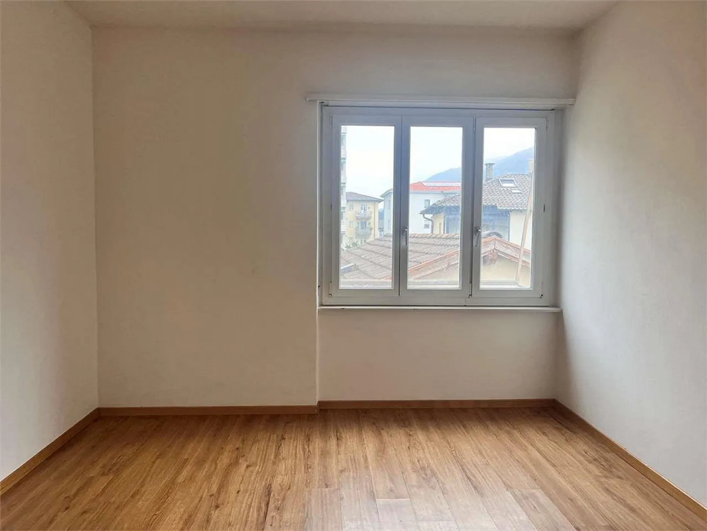 Chiasso, buon appartamento di 4,5 locali con grande balcone - Foto 8 di 8